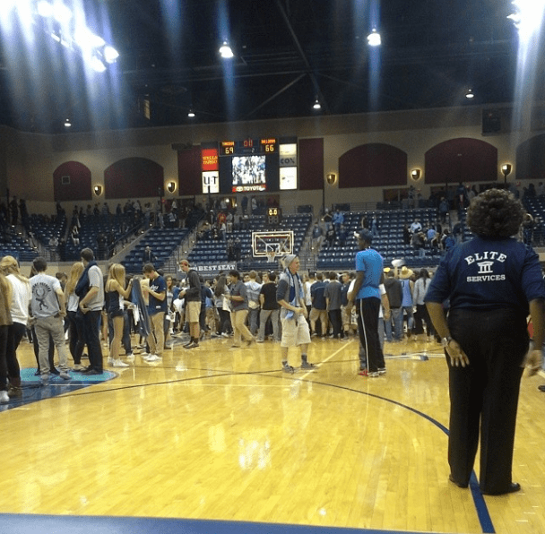 Mandatory Photo Credit: Chris Davis