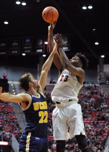 Sophomore transfer F Montaque "Teki Gill-Caesar (via Ernie Anderson/goaztecs.com)